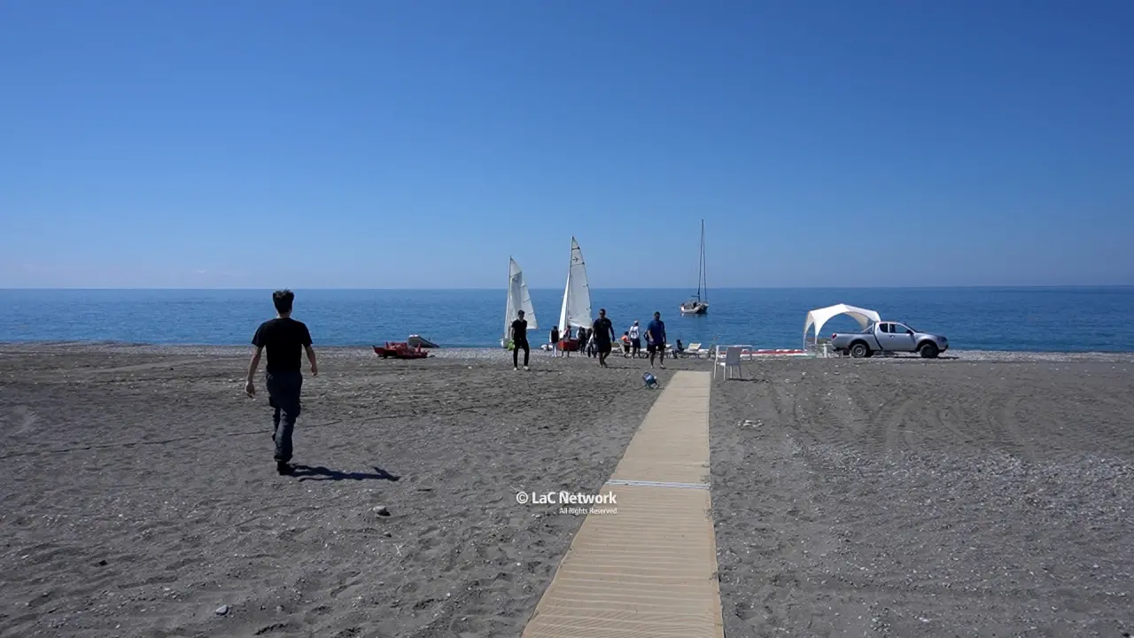 Tortora, gli alunni dell'Istituto tecnico per il Turismo a lezione di tutela del mare\n