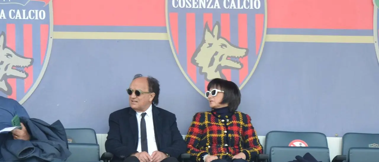 Cosenza, la società di Guarascio valuta il ricorso al Tar per la penalizzazione dei 4 punti