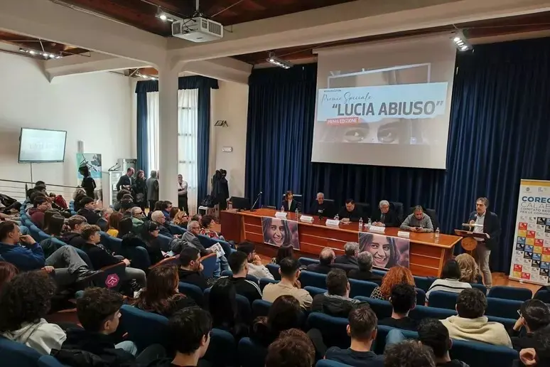 Lotta al cyberbullismo, consegnati a Catanzaro i riconoscimenti del Premio Lucia Abiuso