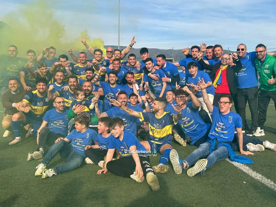 Prima Categoria A, la Kratos vola in Promozione. Il sindaco Fucile: «L’anno prossimo disputerete le partite nello stadio di Bisignano»