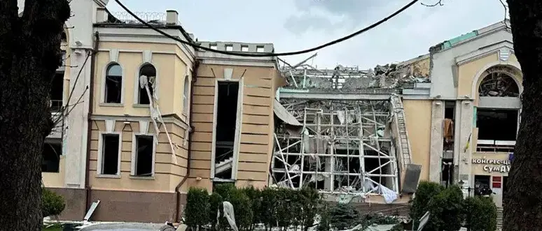 Strage a Sumy: attacco missilistico russo provoca almeno 21 morti\n