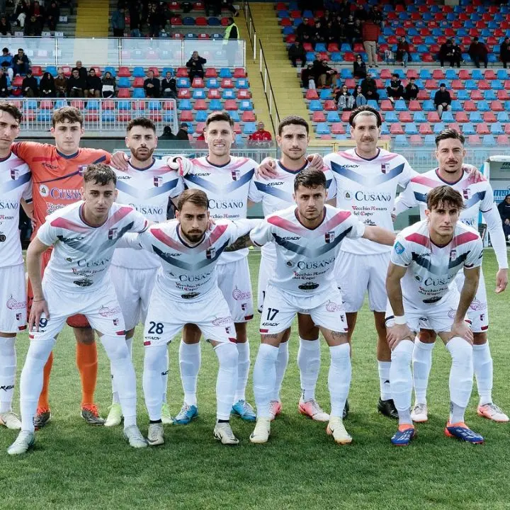 Serie D, la Vibonese ritorna a sorridere e lo fa a Enna: in Sicilia i rossoblù vincono 3-1 e ipotecano il piazzamento\u00A0play off\n\n\n