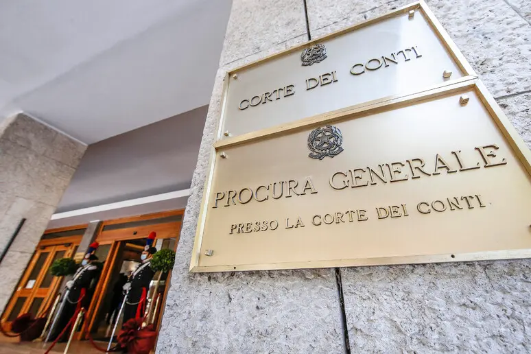 Salvapolitici e tetto alle condanne: ecco cosa prevede la riforma della Corte dei Conti. Il No di sindacati e Anm: «Stravolge gli equilibri dello Stato»\n