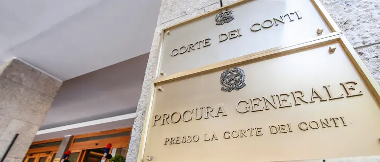Salvapolitici e tetto alle condanne: ecco cosa prevede la riforma della Corte dei Conti. Il No di sindacati e Anm: «Stravolge gli equilibri dello Stato»\n