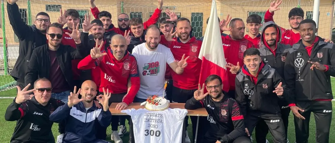 Taglia il traguardo dei 300 gol nei dilettanti: festa in campo a Mileto per il 42enne\u00A0Rascaglia\n