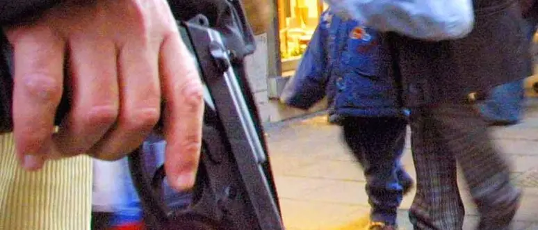 Duplice omicidio a Roma, coppia cinese freddata a colpi d’arma da fuoco sotto casa