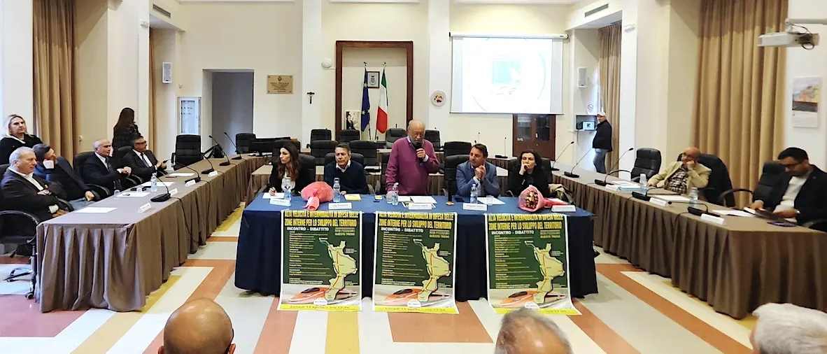 Ponte e riarmo, Tridico (M5s): «Bisogna accantonare le politiche attuali, usiamo i fondi per Av e altre infrastrutture»\n