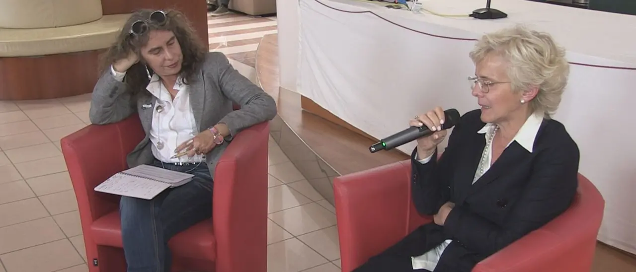 La senatrice a vita Elena Cattaneo all’Unical: «La rivoluzione della conoscenza passa dalle donne»\n