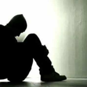 Catanzaro, avrebbe maltrattato per anni il figlio minore: braccialetto elettronico per la madre