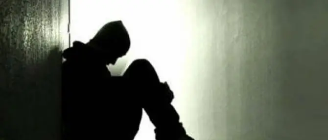 Catanzaro, avrebbe maltrattato per anni il figlio minore: braccialetto elettronico per la madre