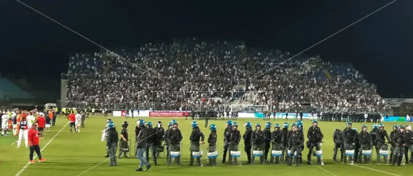 Scontri dopo\u00A0Brescia-Cosenza, 94 ultrà a processo: il Viminale chiede danni per un milione di euro