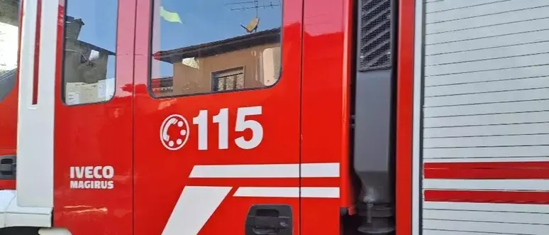 Incendio in un’abitazione a Pizzo, i vigili del fuoco salvano un uomo di 84 anni\n