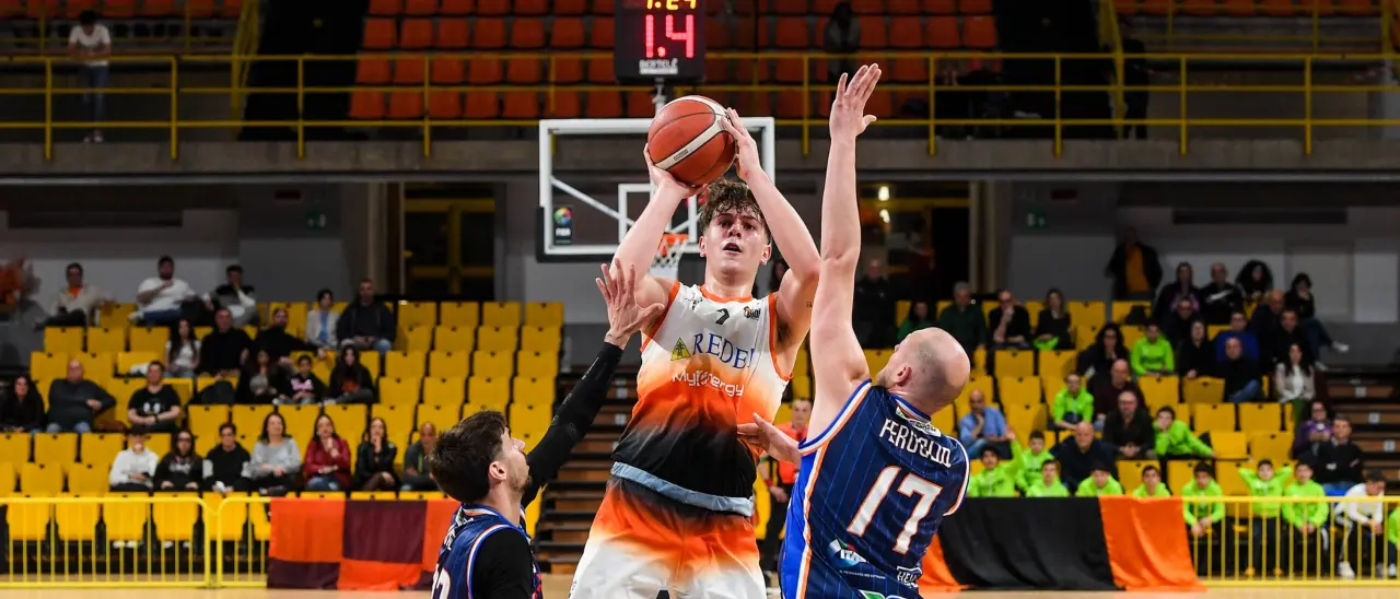 Basket, la Viola Reggio è in caduta libera. La Calabria festeggia il bel successo della Sintegra Rende\n