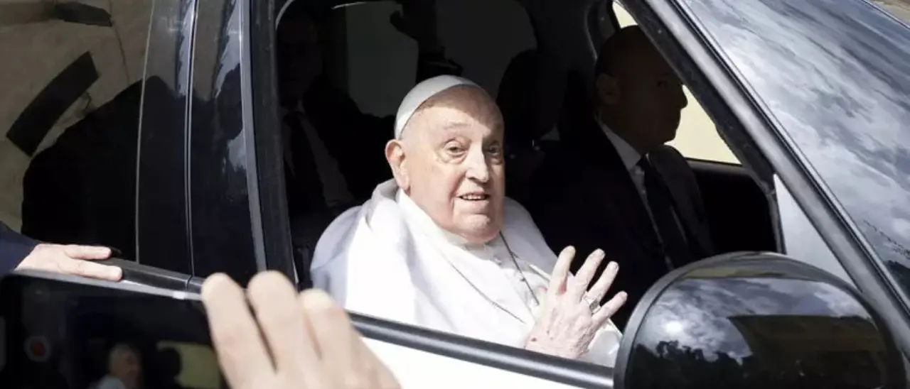 Papa Francesco: «Il mondo è a pezzi, c’è bisogno di lacrime sincere»\n