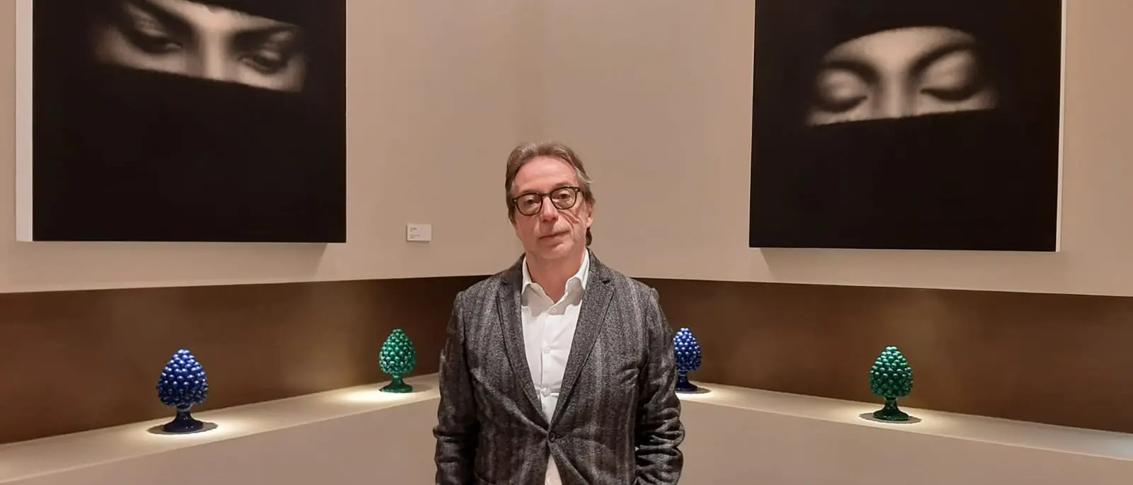 Alla Banca di Montepaone di Catanzaro le \"ellissi”\u00A0di Galliani. Caridi: «Servizi finanziari immersi nell’arte»\n\n\n