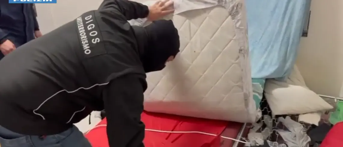 «Se non mi lasciano in pace inizio a sgozzare i poliziotti»: la rabbia del presunto terrorista fermato a Cosenza\n