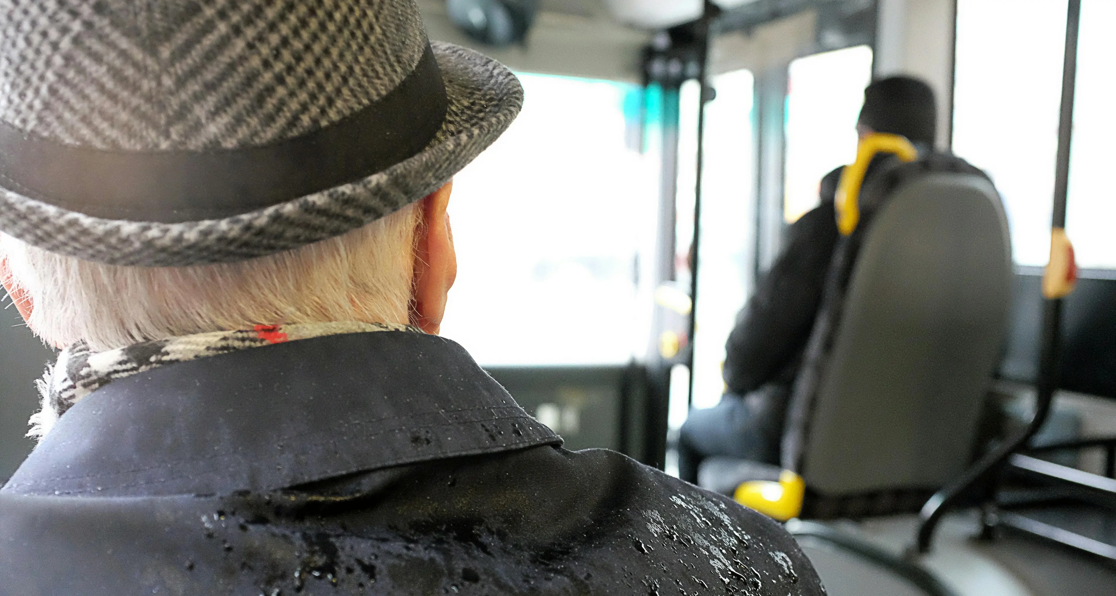 La borsa gialla sull’autobus 51 e un sognatore in cerca del suo viaggio\u00A0\n