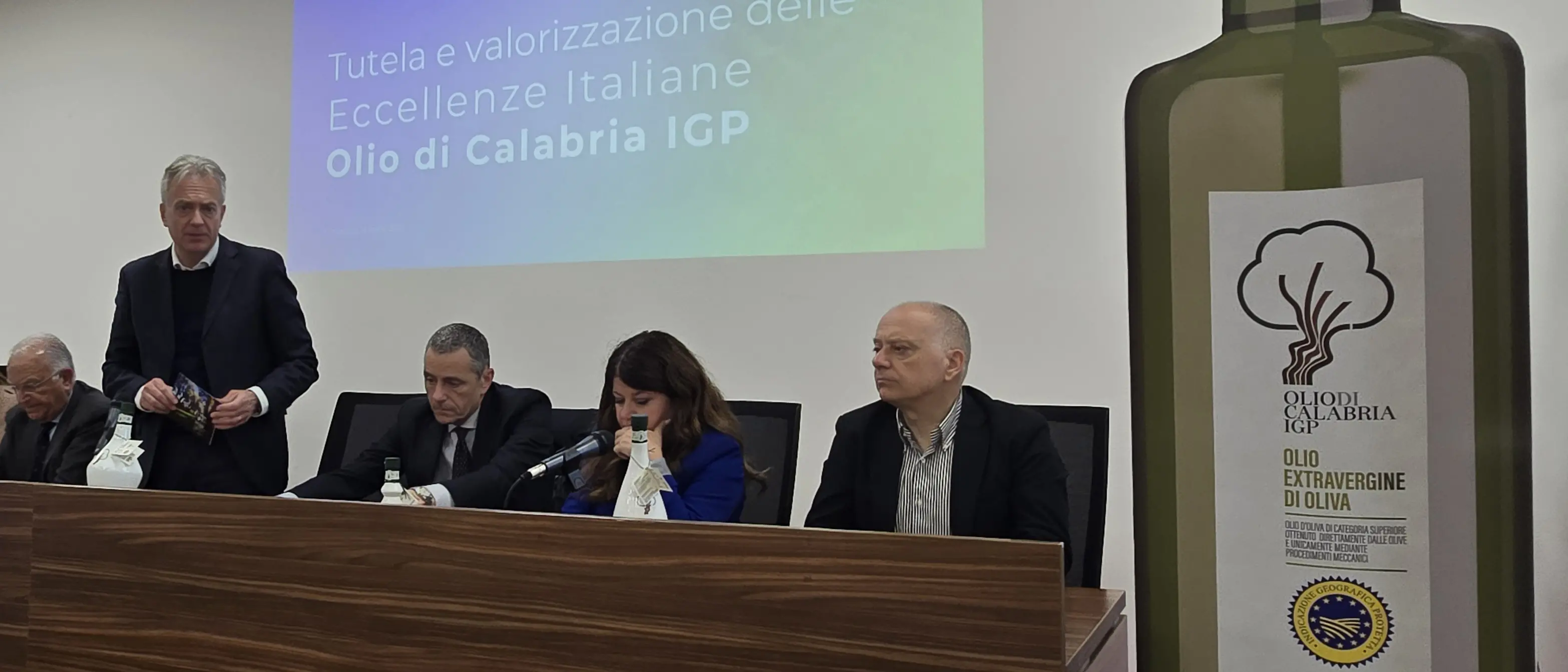 L’olio extravergine d’oliva\u00A0un tesoro immenso per la Calabria\u00A0ma\u00A0ancora non è utilizzato al meglio\n