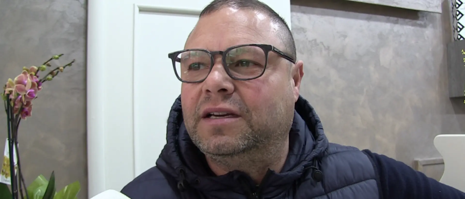 Intimidazione a una pasticceria di Vibo, l’ondata di solidarietà ai proprietari è una ventata d’aria fresca per la città