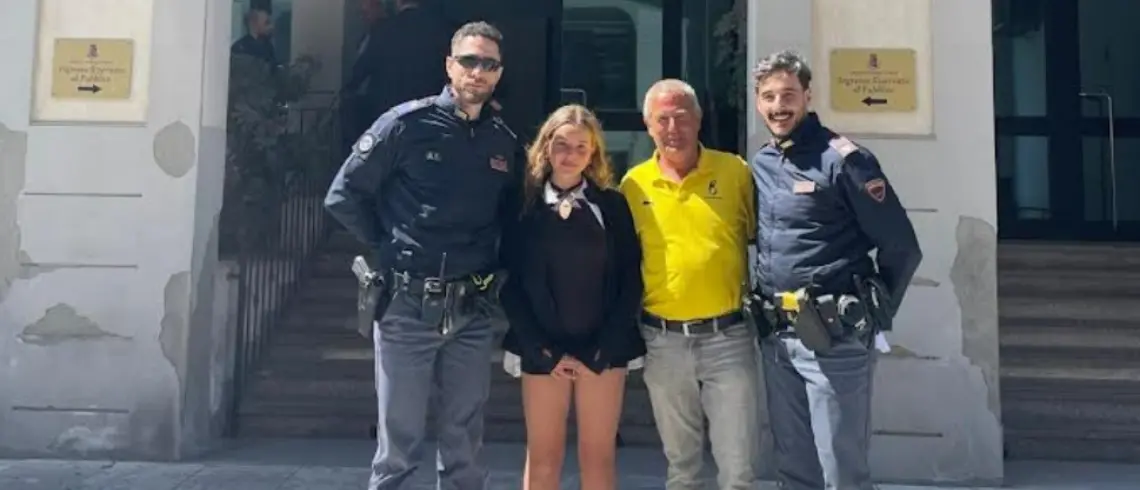 Reggio Calabria, turista derubata in spiaggia: la polizia ritrova borsa e documenti dopo mezz’ora\n