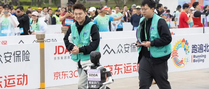 Corsa all’innovazione, a\u00A0Pechino la prima mezza maratona al mondo con robot umanoidi\n