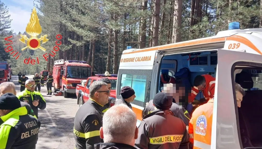 Si perde nei boschi della Sila, 32enne ritrovato e soccorso dai vigili del fuoco\n