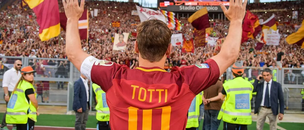 Totti e il viaggio a Mosca: tra nostalgie imperiali e rubli facili, la sua immagine si sgretola. E la Procura indaga\n