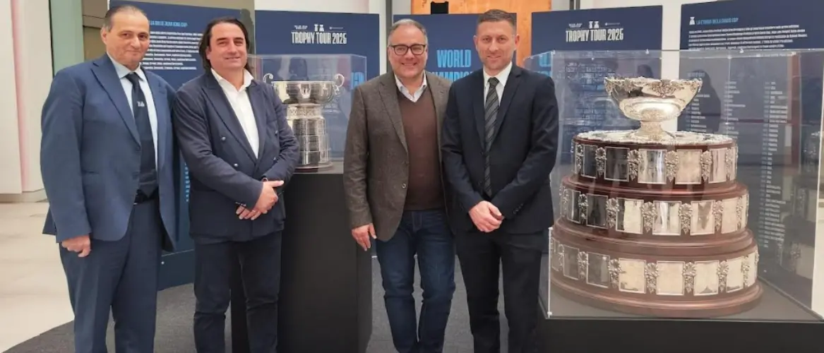 La Coppa Davis e la Billie Jean King Cup accolte a Reggio: i trofei conquistati dalle Nazionali azzurre di tennis esposti al Museo\n