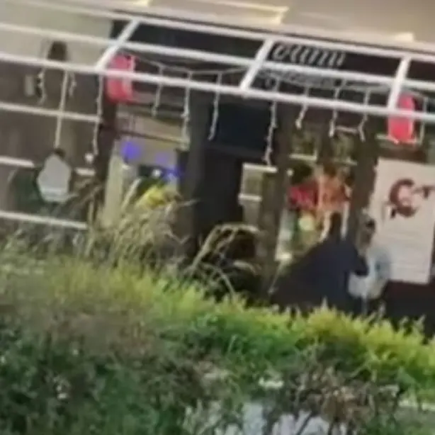 Giovane aggredito con pali e spranghe a Rende: indagano i carabinieri\n