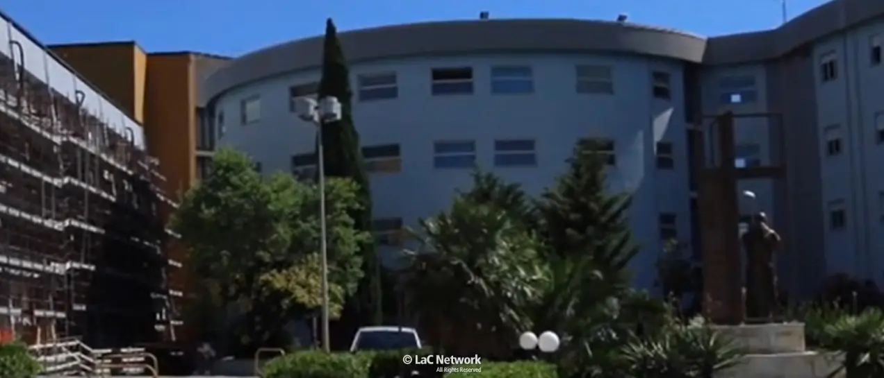 Follia all’ospedale di Castrovillari, parente di un bimbo ricoverato aggredisce un operatore sanitario: denunciato\n