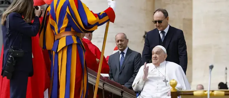 Mondo in lutto per la morte del Pontefice: «Piangiamo il Papa del popolo, Francesco è stato un uomo di pace e dialogo»\n