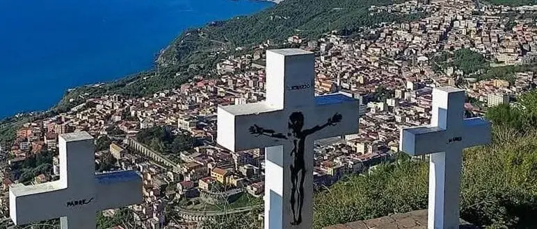 Palmi, il graffito del bimbo\u00A0crocifisso\u00A0che ha diviso l'opinione pubblica verrà ritinteggiato\n