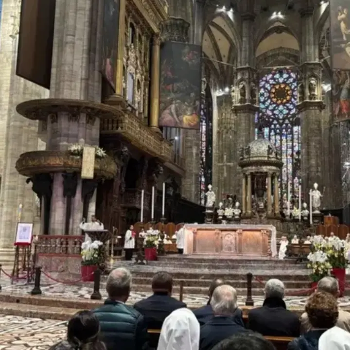«Fastidioso come un profeta, ostinato nell’invocare la pace»: Milano omaggia Papa Francesco\n