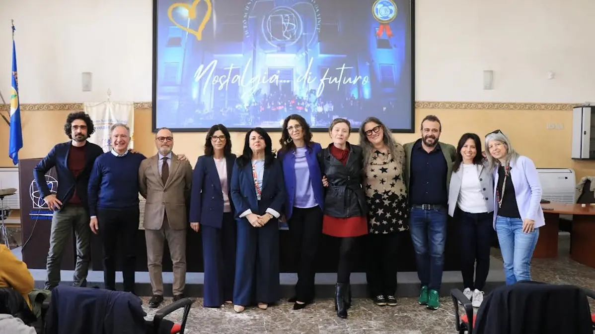 <p>100 anni del liceo scientifico Leonardo Da Vinci di Reggio: le redazioni dei giornali scolastici&nbsp;Editoriale Studentesco (anni &#39;80) e Boccacce (anni &#39;90) incontrano gli studenti</p>\\n