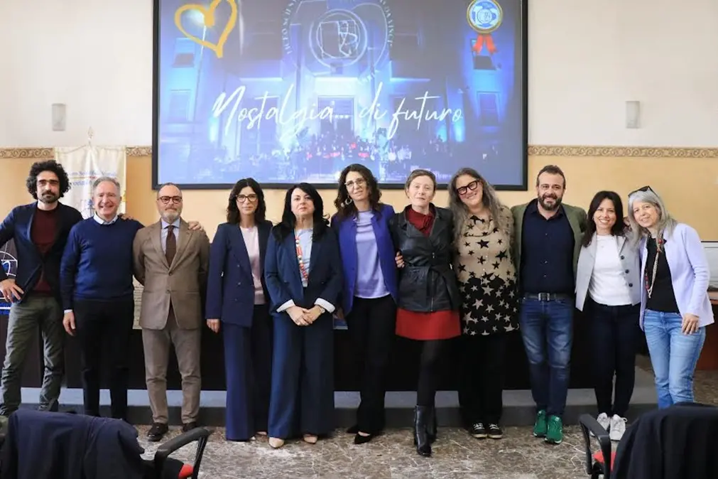 <p>100 anni del liceo scientifico Leonardo Da Vinci di Reggio: le redazioni dei giornali scolastici&nbsp;Editoriale Studentesco (anni &#39;80) e Boccacce (anni &#39;90) incontrano gli studenti</p>\\n