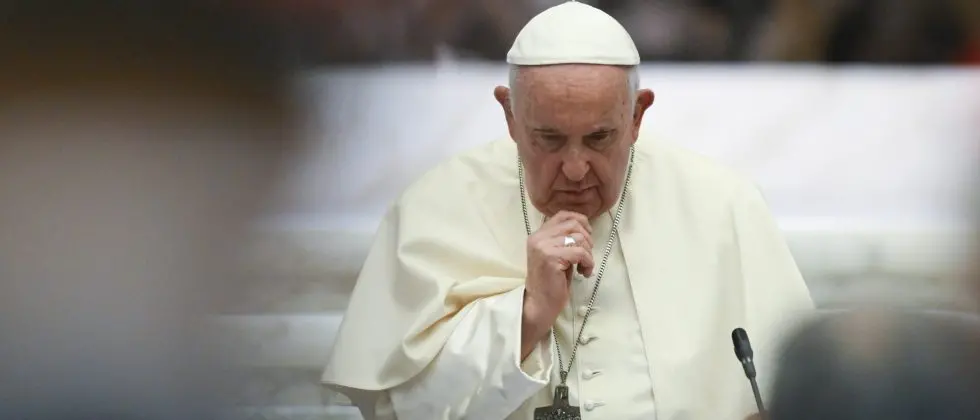 Israele cancella i tweet di cordoglio per Papa Francesco: la diplomazia di Gerusalemme nel caos\n