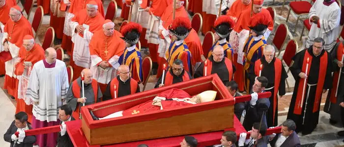 Cosa sono i Novendiali, tradizione che affonda le radici nell’antica Roma e fa da ponte tra il lutto per la morte del Papa e il nuovo corso