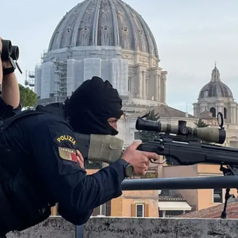 Cecchini sui tetti, immagini in 3D da San Pietro e\u00A0bazooka anti-drone: ecco il piano di sicurezza per i funerali del Papa