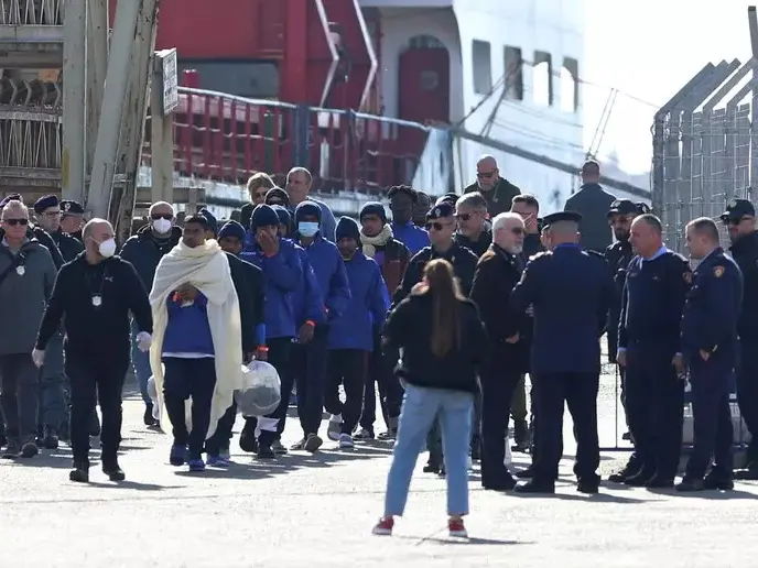 Migranti deportati nel silenzio: così il centro di Gjadër in Albania sarà il nostro nuovo confine morale