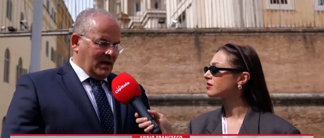 Michele Affidato, l'orafo del Vaticano rende omaggio al Papa: «Un predicatore di pace e speranza»\n