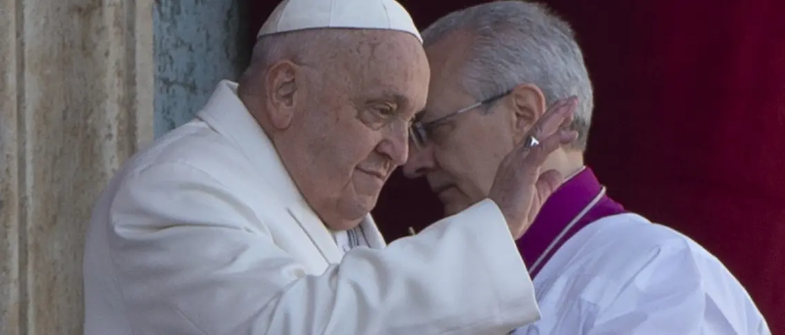 Il Papa che non voleva tubi né bugie: Francesco e l’ultima notte a Santa Marta con l’infermiere che era diventato famiglia\n