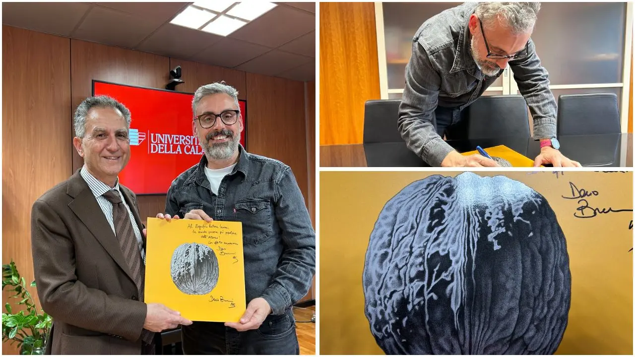 Brunori omaggia il Rettore Leone con \"L’albero delle noci\": «Alla seconda persona più popolare dell’Unical»\n