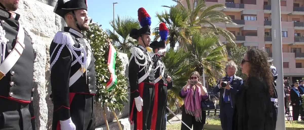 Bandiere a mezz’asta e niente sfilate, a Catanzaro\u00A025 aprile ricordando il papa:\u00A0«Un lascito che rimane nei nostri cuori»\u00A0\n