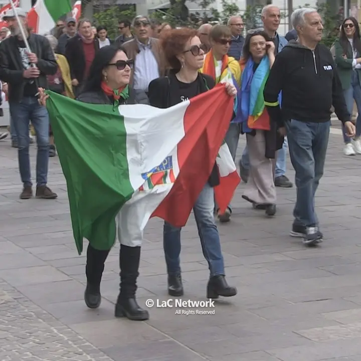 25 aprile a Cosenza: movimenti, sindacati e partiti uniti nel corteo antifascista promosso dall’associazione partigiani\n