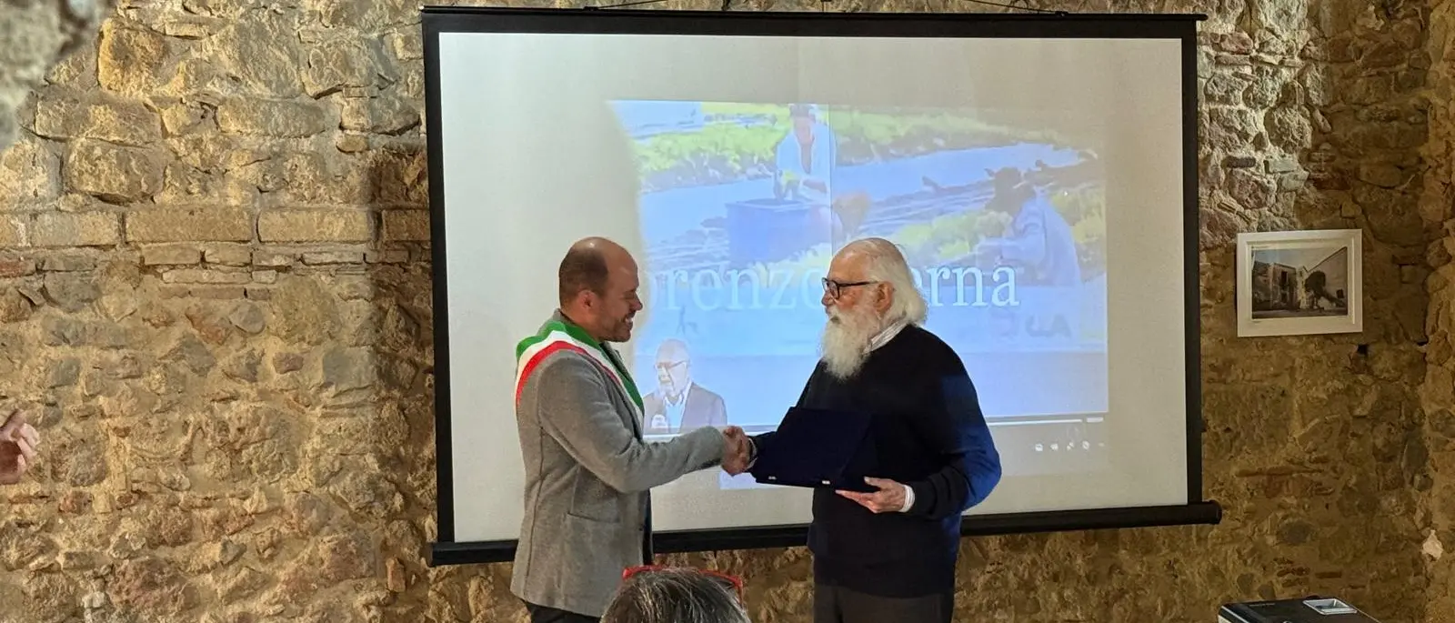 Strongoli premia il visionario dell’urbanistica: cittadinanza onoraria al professor Lorenzo Berna