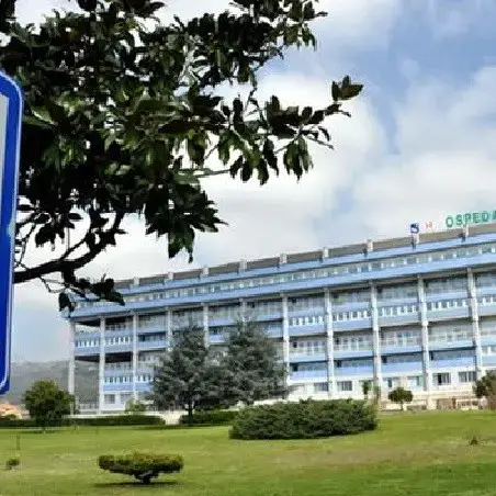 Follia al Pronto soccorso di Lamezia, paziente aggredisce un’infermiera e prende a pugni i medici cubani accorsi per difenderla\n