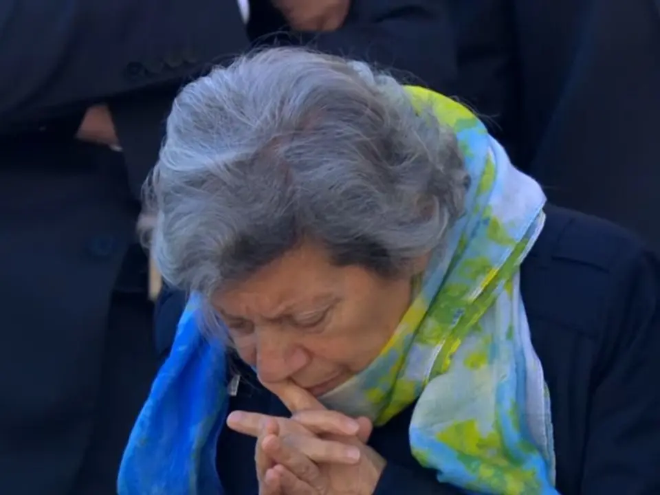 Anche la signora calabrese dei fiori gialli in piazza con i 250mila per i funerali di papa Francesco