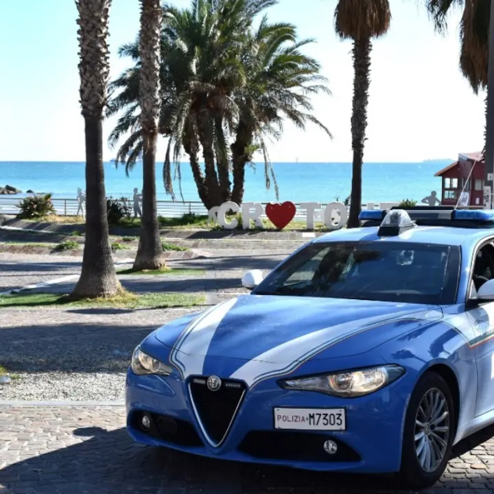 Strongoli, maltrattamenti in famiglia: 33enne ai domiciliari dopo una segnalazione dall’estero\n