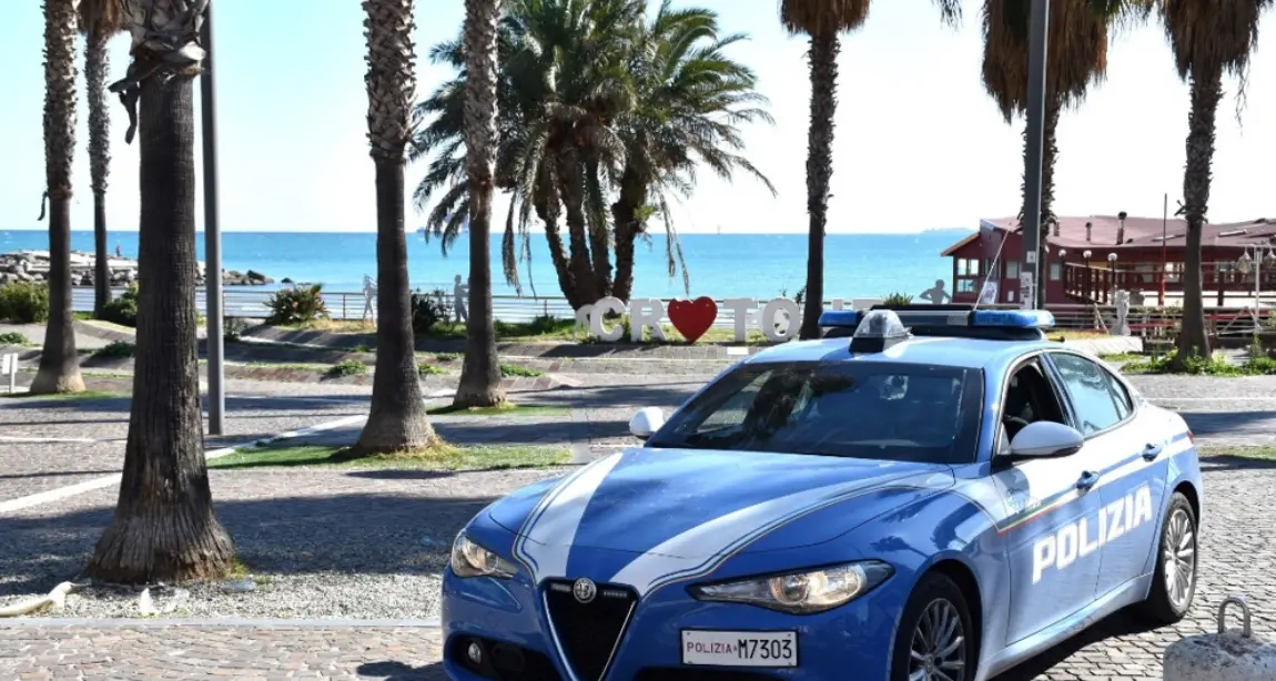 Strongoli, maltrattamenti in famiglia: 33enne ai domiciliari dopo una segnalazione dall’estero\n