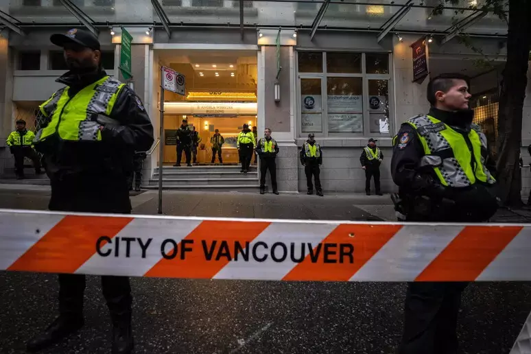 Macchina sulla folla durante un festival in Canada, ci sono diversi morti\n
